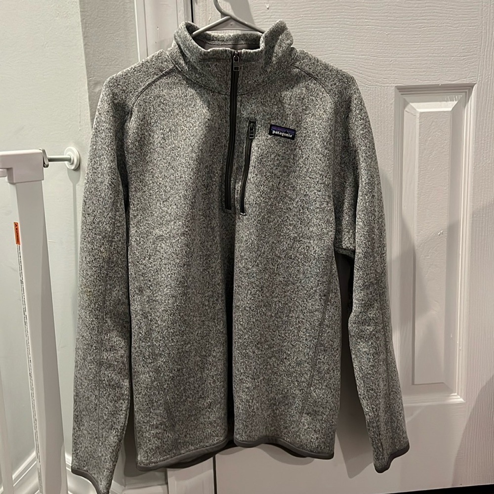 Patagonia men’s gray  1/4 zip fleece